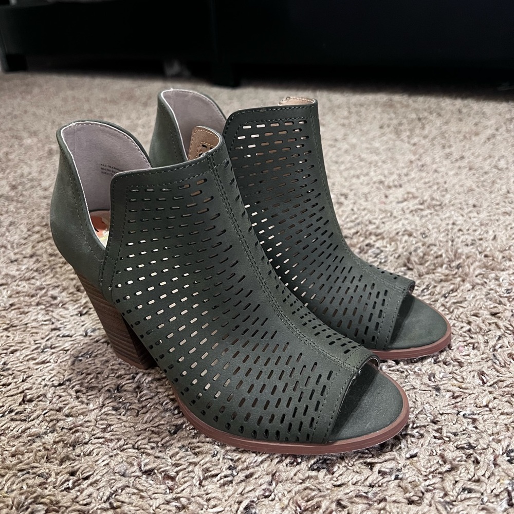 Beautiful Open-toe Olive Green Color Booties